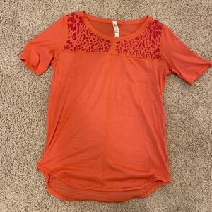 Lululemon size 4 short sleeve shirt